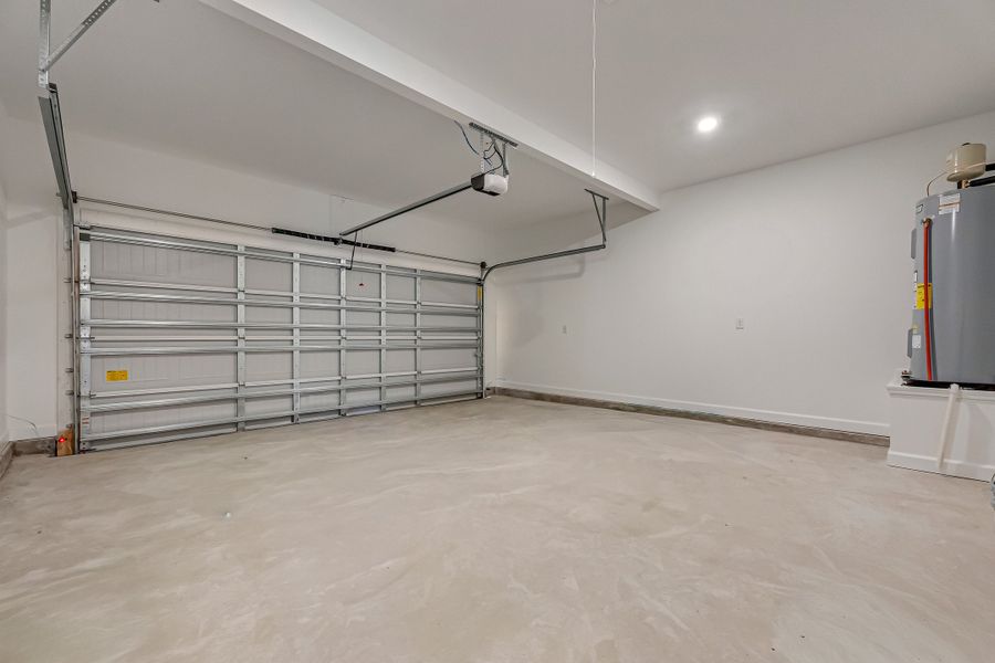 Spacious, unfurnished interior of a new home in Blossom Grove, Crestview (Image 41).