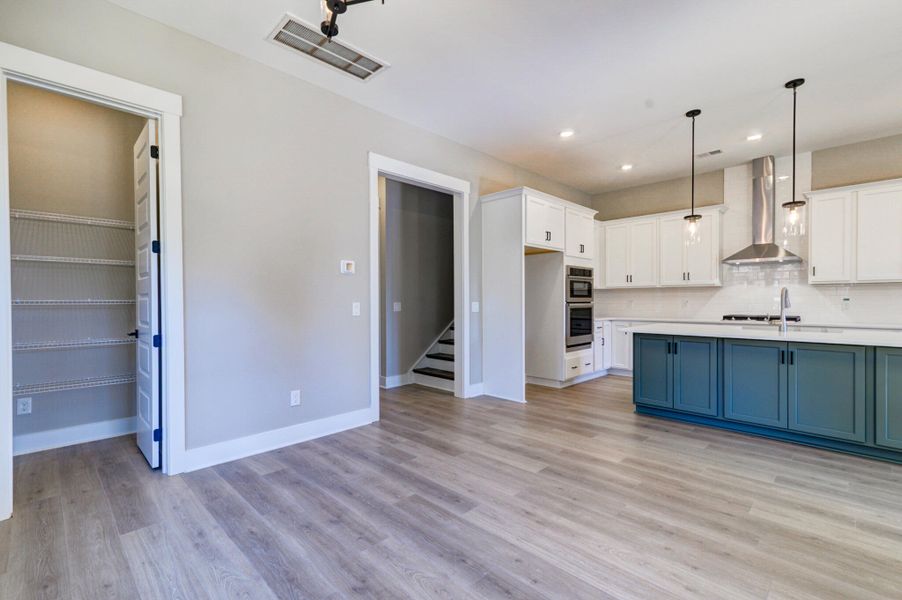 Spacious, unfurnished interior of a new home in , Charleston (Image 33).