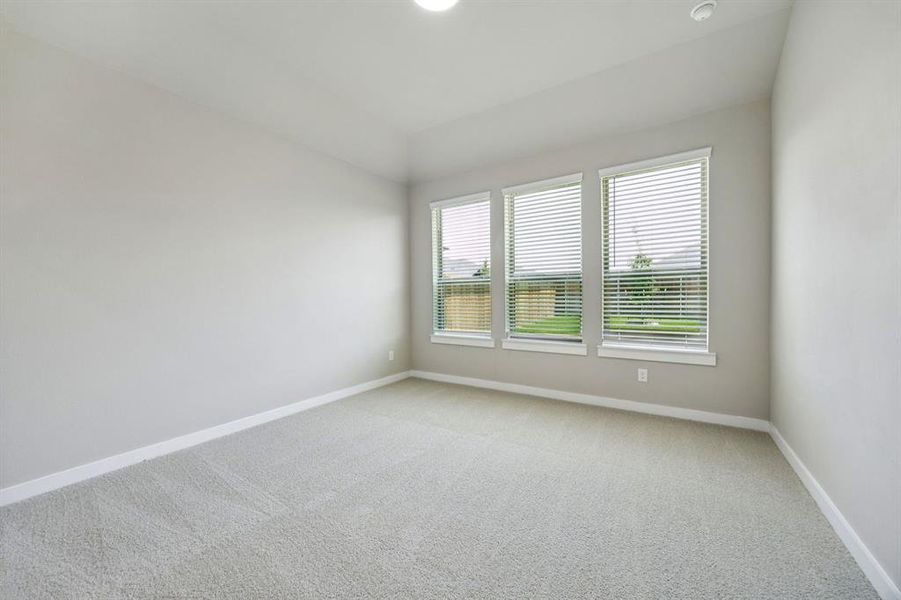Spacious, unfurnished interior of a new home in Southridge, McKinney (Image 25).