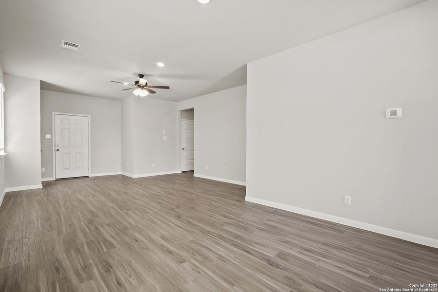 Spacious, unfurnished interior of a new home in Swenson Heights, Seguin (Image 26).
