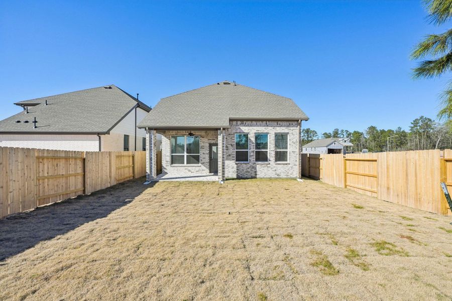 Exterior details and patio area of a home in Evergreen, Conroe (Image 22).