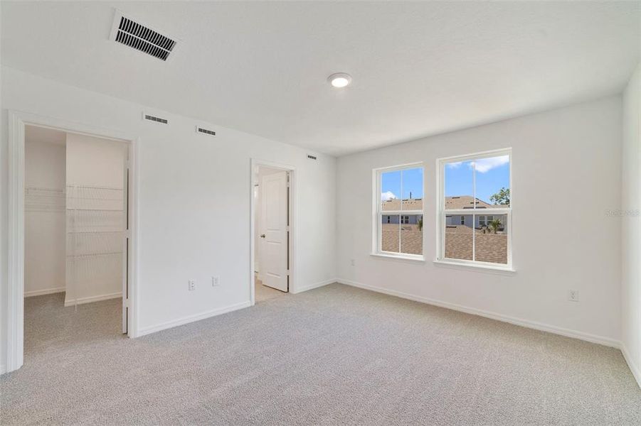 Spacious, unfurnished interior of a new home in Aulin Square, Oviedo (Image 27). Spacious, unfurnished interior of a new home in Aulin Square, Oviedo (Image 27).