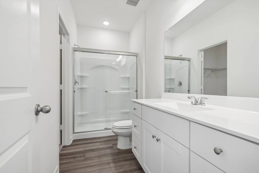 Representative furnished interior of a home built from the Proxy by Starlight Homes in Sutton Farms, San Antonio (Image 13).