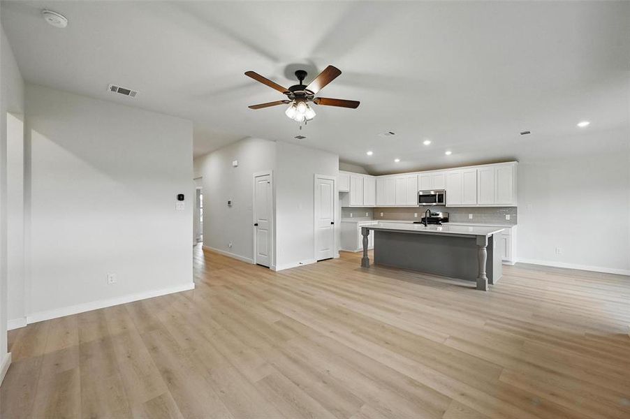 Spacious, unfurnished interior of a new home in Trail Creek, Cleburne (Image 24). Spacious, unfurnished interior of a new home in Trail Creek, Cleburne (Image 24).