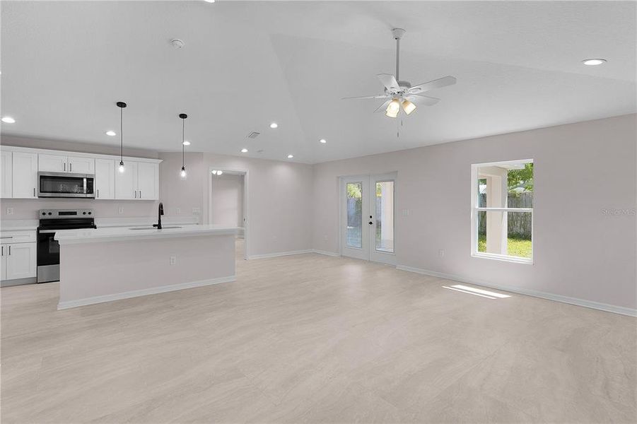 Spacious, unfurnished interior of a new home in , Ocklawaha (Image 19).