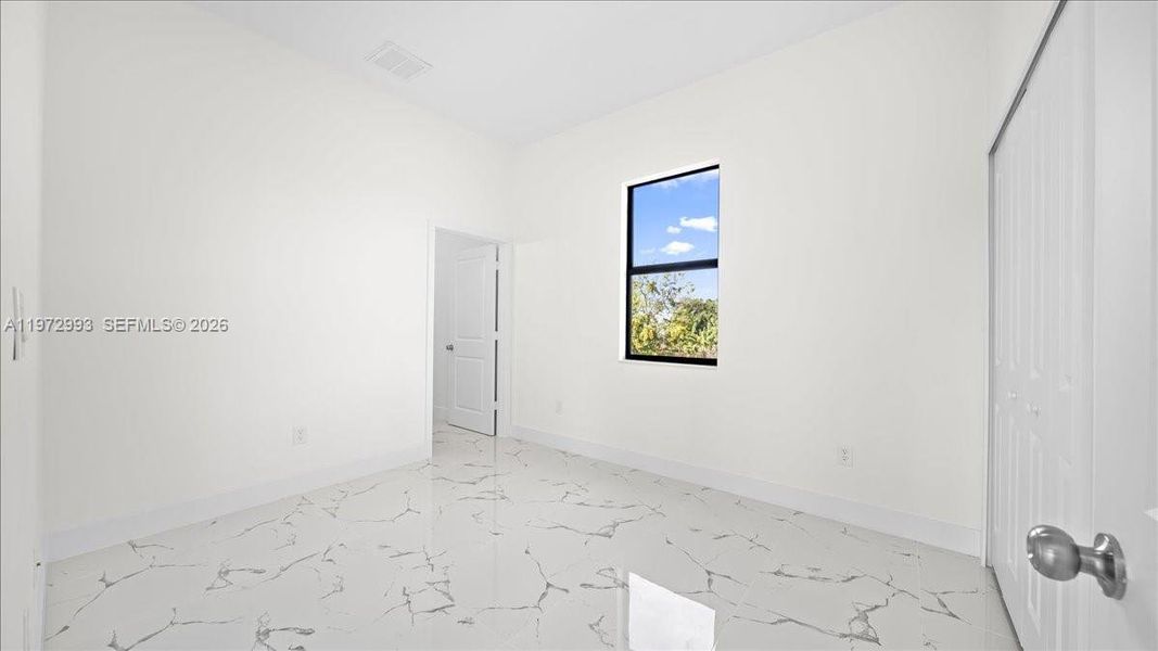Spacious, unfurnished interior of a new home in , Lehigh Acres (Image 24).