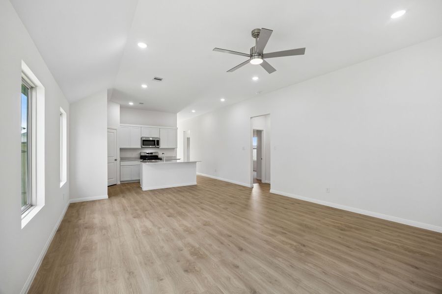 Spacious, unfurnished interior of a new home in Riviera Pines, Huffman (Image 15).