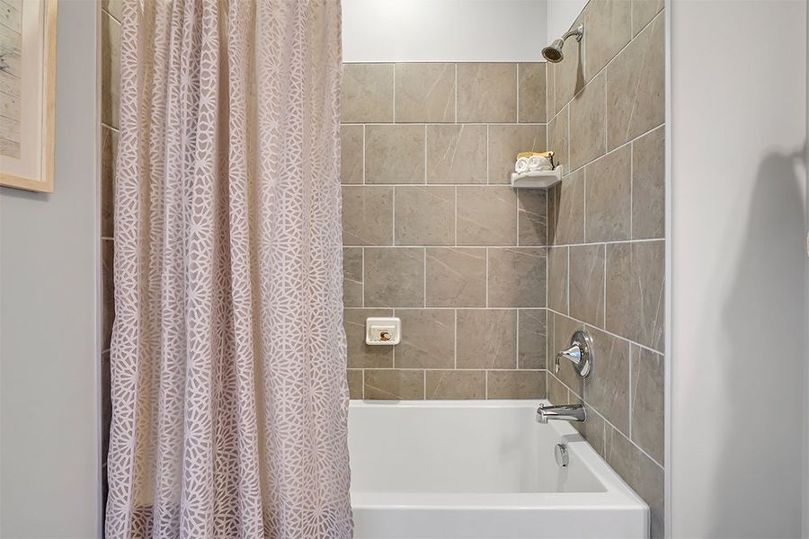 Cooper's Bay, Guest Bathroom