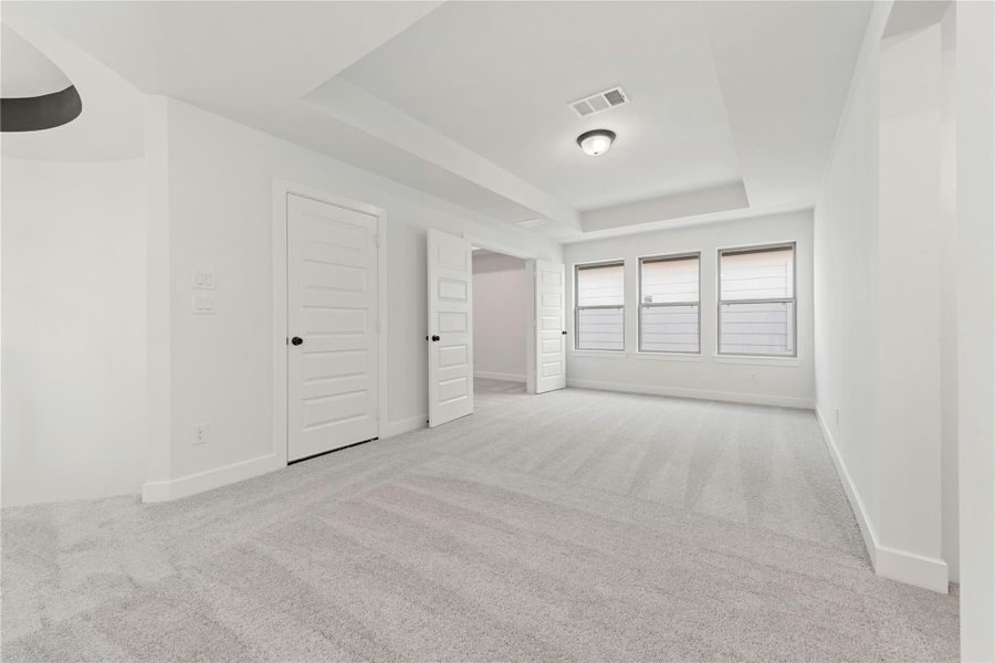 Representative image. Features, selections and colors may vary.