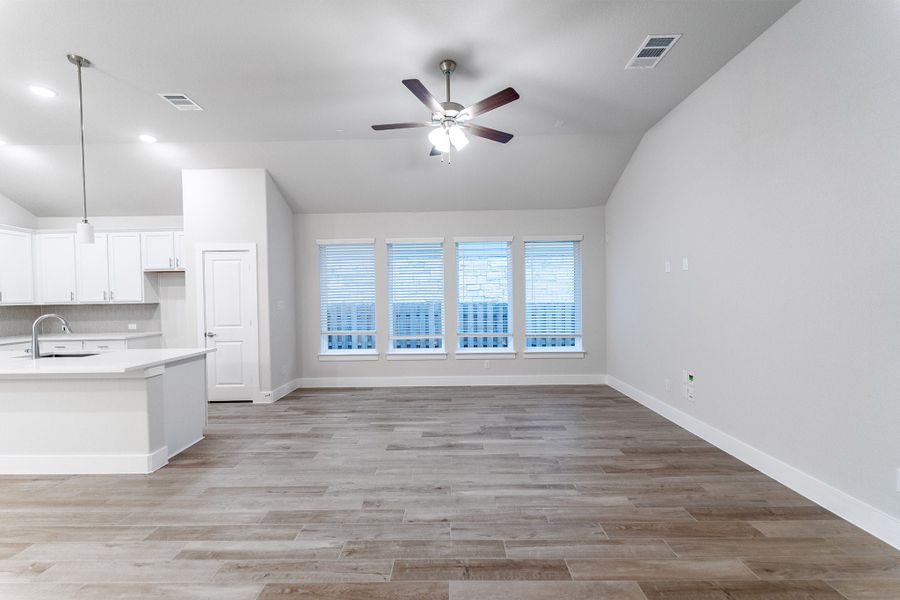 Spacious, unfurnished interior of a new home in Sanctuary, Salado (Image 11).