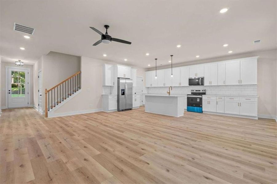 Spacious, unfurnished interior of a new home in , Temple (Image 24).