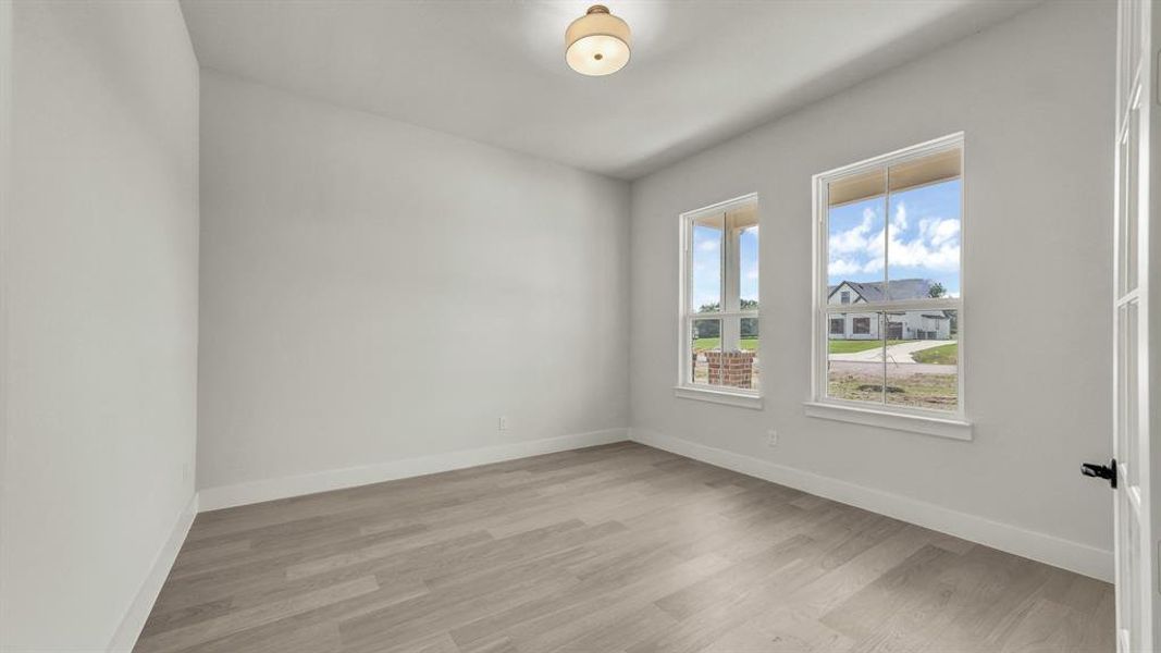 Spacious, unfurnished interior of a new home in Freeman Ranch, Weatherford (Image 20).