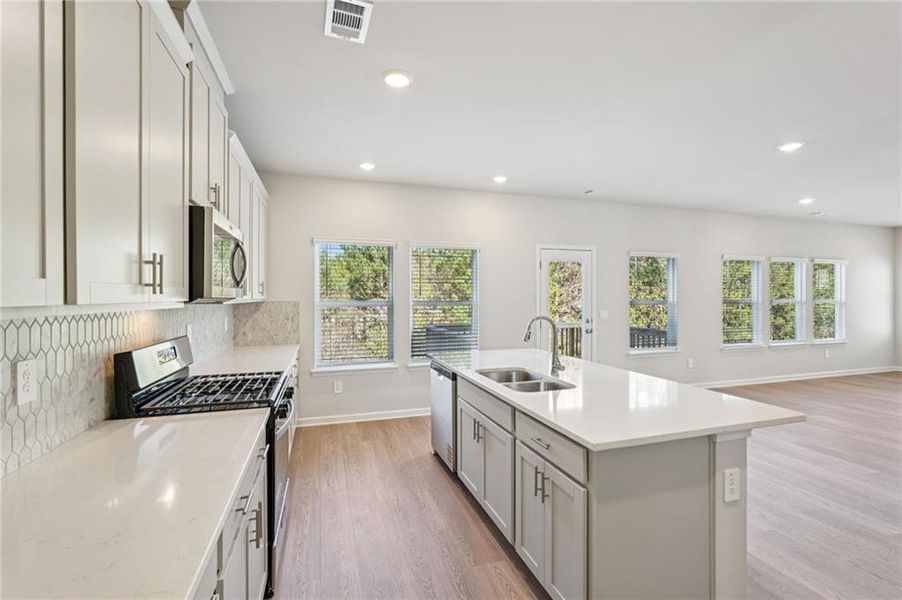 Furnished interior view inside a new home in Ivey Township, Dallas (Image 15).