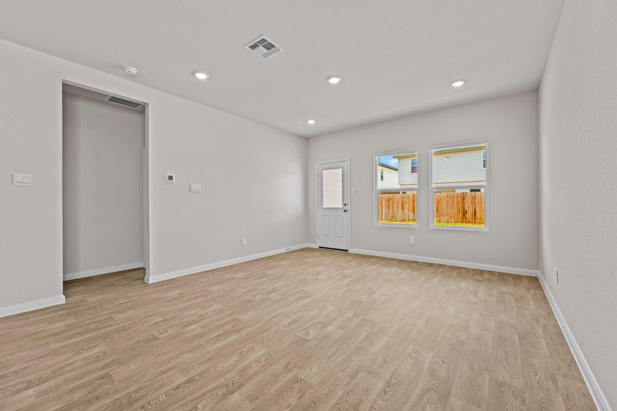 Spacious, unfurnished interior of a new home in Whisper South, San Marcos (Image 27). Spacious, unfurnished interior of a new home in Whisper South, San Marcos (Image 27).