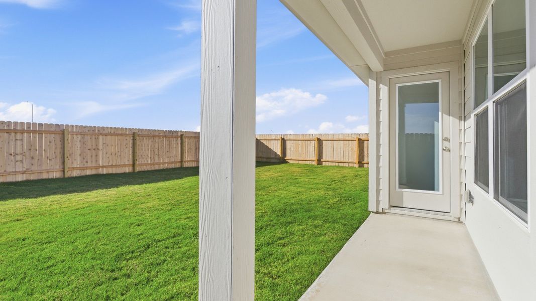Exterior details and patio area of a home in Sky Ridge, San Marcos (Image 3).