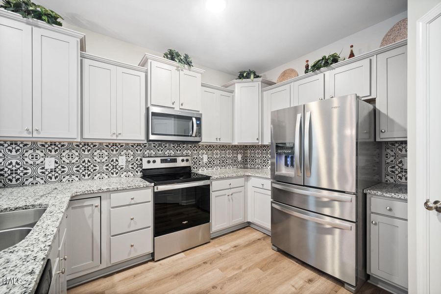 14-web-or-mls-20 Ava (108 of 120) 14-web-or-mls-20 Ava (108 of 120)