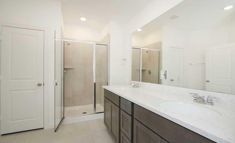 Furnished interior view inside a new home in Lexington Village, Missouri City (Image 5).
