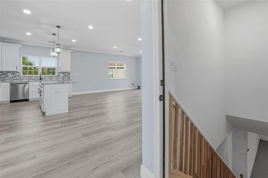 Spacious, unfurnished interior of a new home in , Tarpon Springs (Image 20).