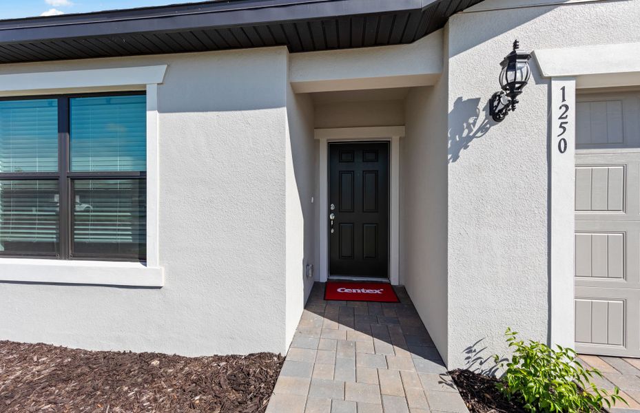 Exterior details and patio area of a home in Caloosa Cove, Labelle (Image 3).