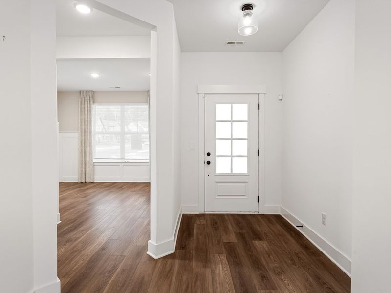 Spacious, unfurnished interior of a new home in Carellton, Gallatin (Image 22).