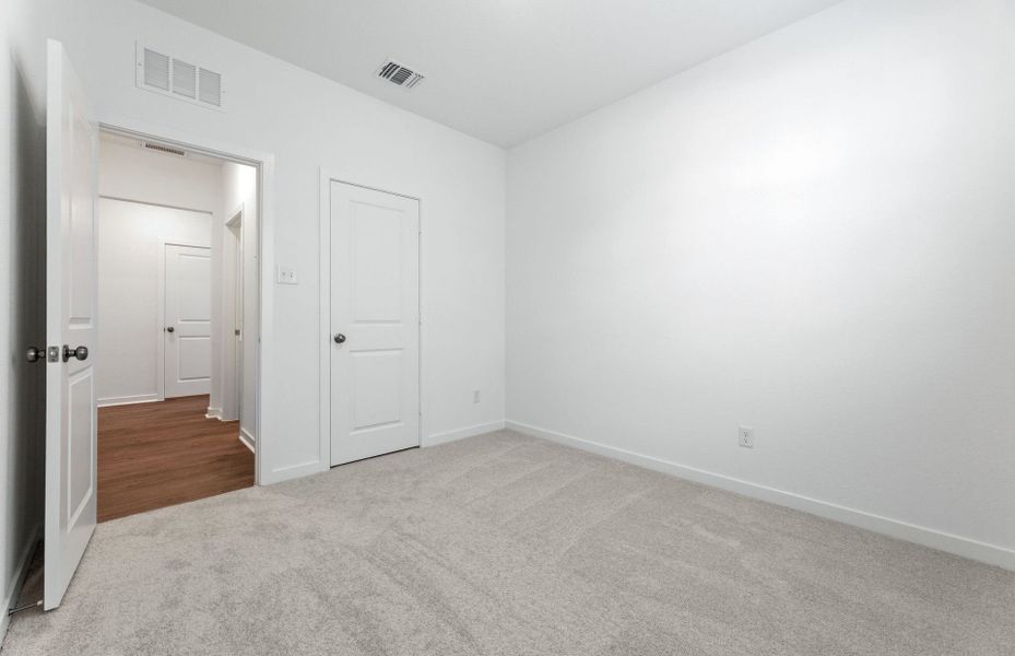 Spacious, unfurnished interior of a new home in Sonterra, Jarrell (Image 28).