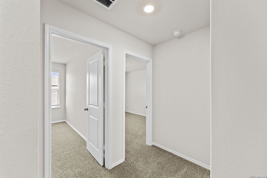 Spacious, unfurnished interior of a new home in Laurel Vistas, San Antonio (Image 28). Spacious, unfurnished interior of a new home in Laurel Vistas, San Antonio (Image 28).