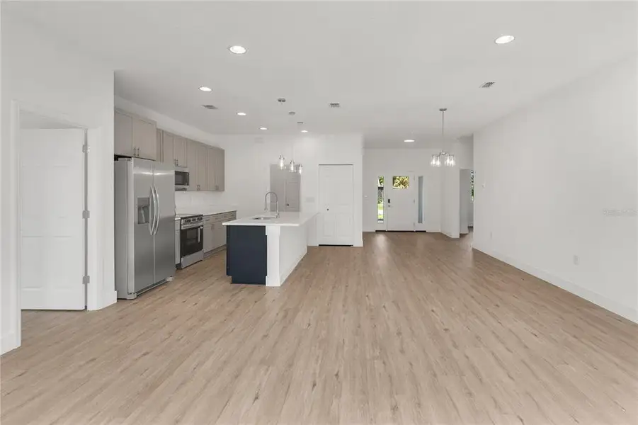 Spacious, unfurnished interior of a new home in , Palm Bay (Image 19).
