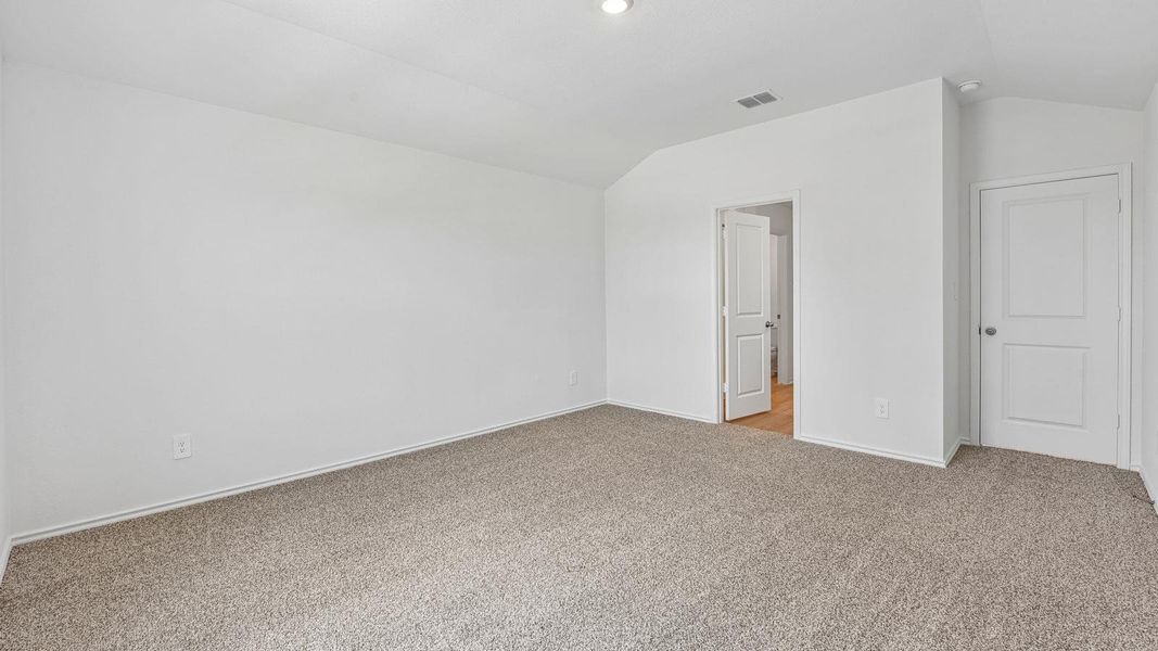 Spacious, unfurnished interior of a new home in Valverde, Bastrop (Image 13).