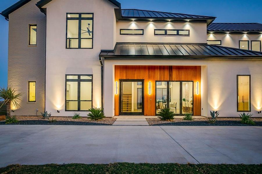Exterior details and patio area of a home in , Weatherford (Image 3).