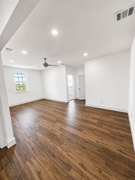 Spacious, unfurnished interior of a new home in , Kaufman (Image 12).