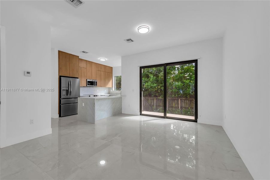 Spacious, unfurnished interior of a new home in , Fort Lauderdale (Image 25). Spacious, unfurnished interior of a new home in , Fort Lauderdale (Image 25).
