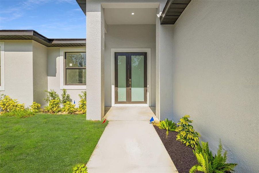 Exterior details and patio area of a home in , Port Charlotte (Image 25).