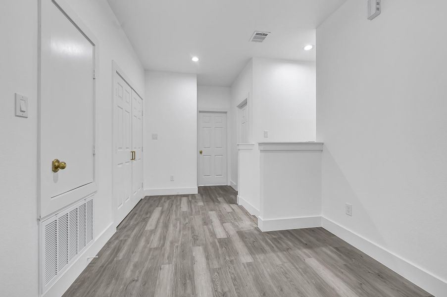Spacious, unfurnished interior of a new home in , Houston (Image 14).