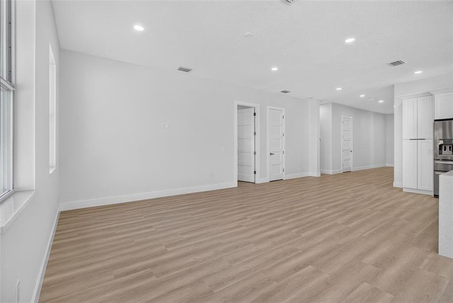 Spacious, unfurnished interior of a new home in , Pinellas Park (Image 34).