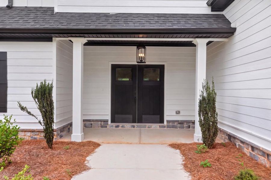 Exterior details and patio area of a home in Blackwelder Bluff, Bowdon (Image 3).