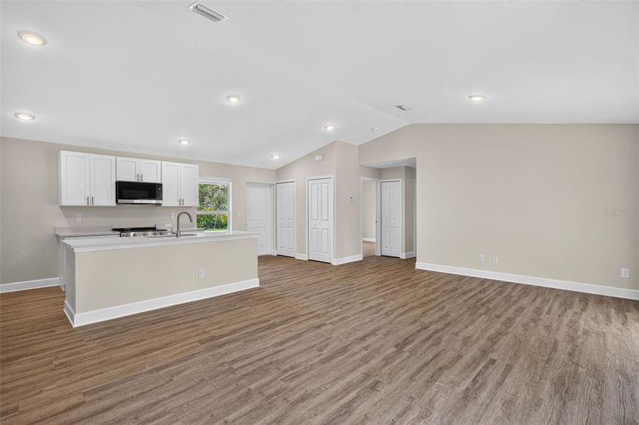 Spacious, unfurnished interior of a new home in , Port Charlotte (Image 16).