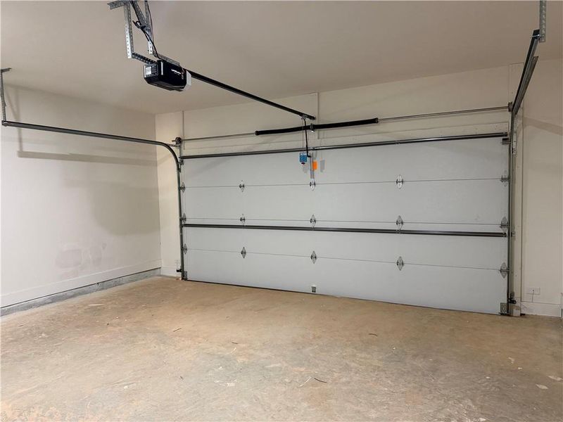 Spacious, unfurnished interior of a new home in , Jefferson (Image 12).