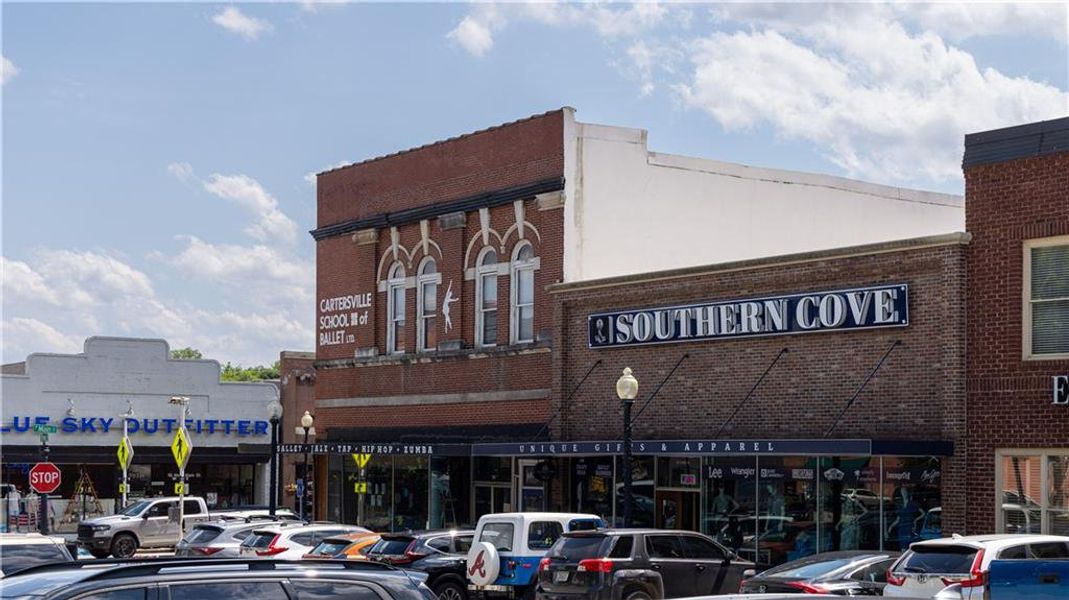 Front exterior of a new home in Kingsley, Acworth, GA, highlighting curb appeal (Image 33).