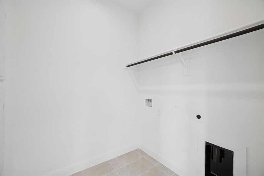 Spacious, unfurnished interior of a new home in Walsh Cottage, Annetta North (Image 13).