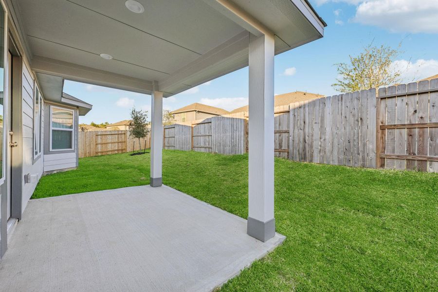 Exterior details and patio area of a home in Stewart's Ranch, Conroe (Image 22).