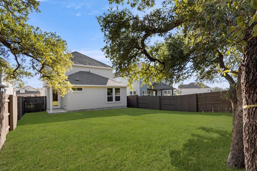 Exterior details and patio area of a home in Clear Creek, Round Rock (Image 4).