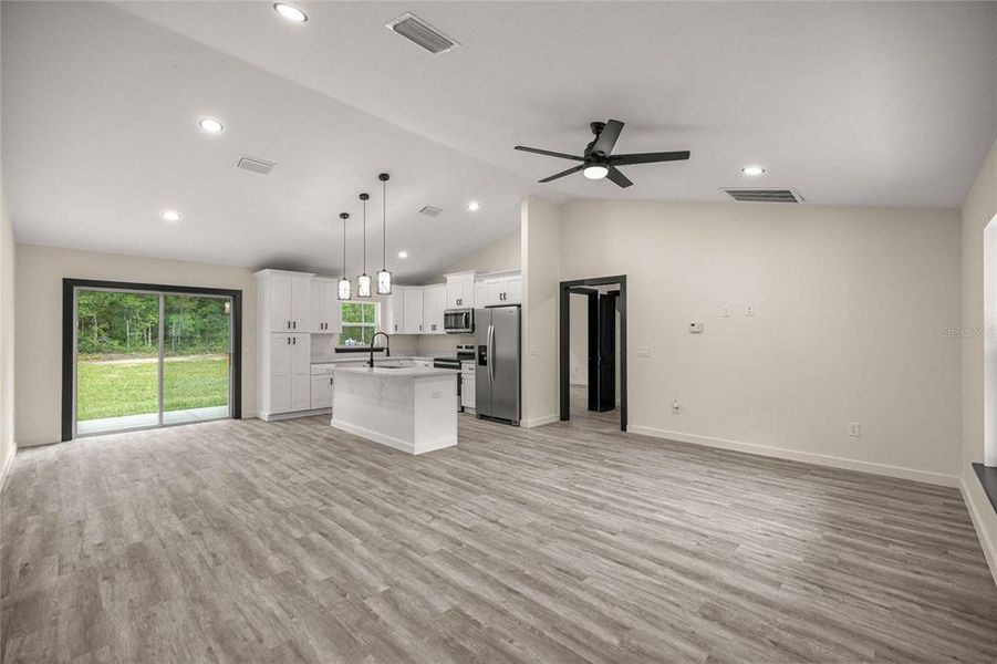 Spacious, unfurnished interior of a new home in , Ocala (Image 11).