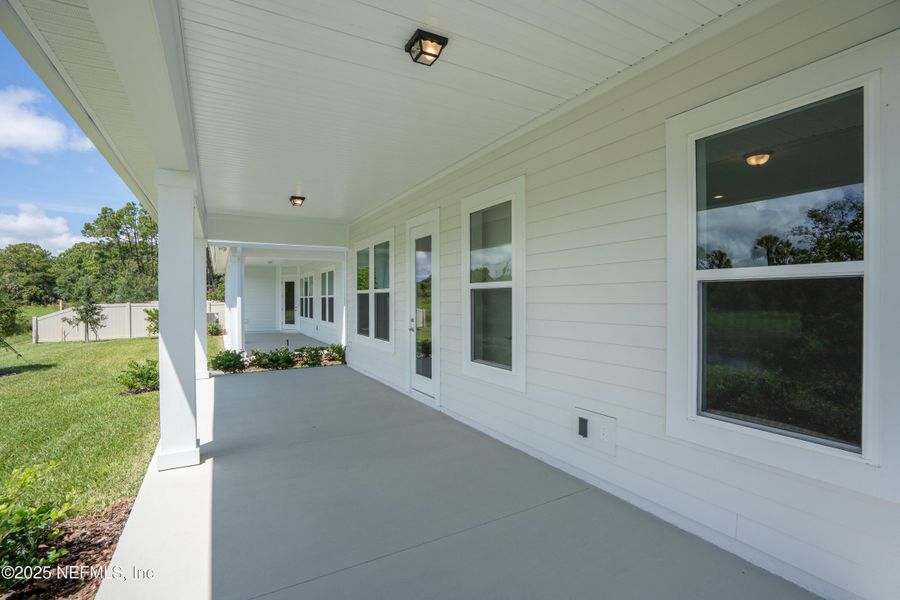 Exterior details and patio area of a home in Madeira, St. Augustine (Image 21).