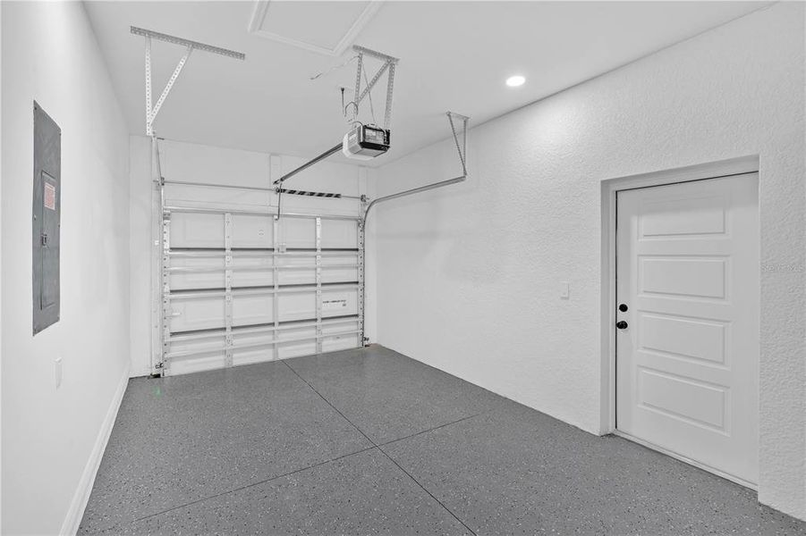 Spacious, unfurnished interior of a new home in , Punta Gorda (Image 31).