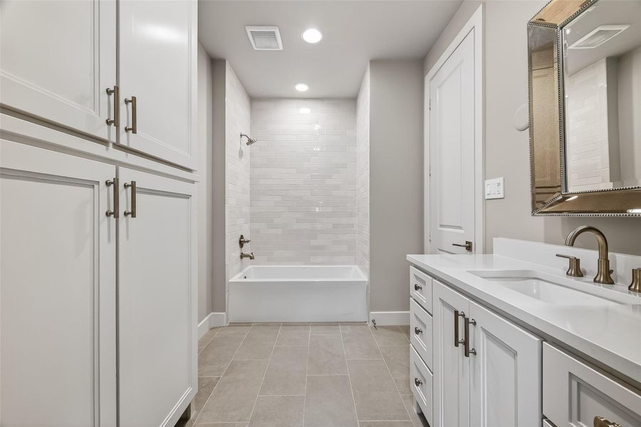 Elegant secondary bathroom. Elegant secondary bathroom.