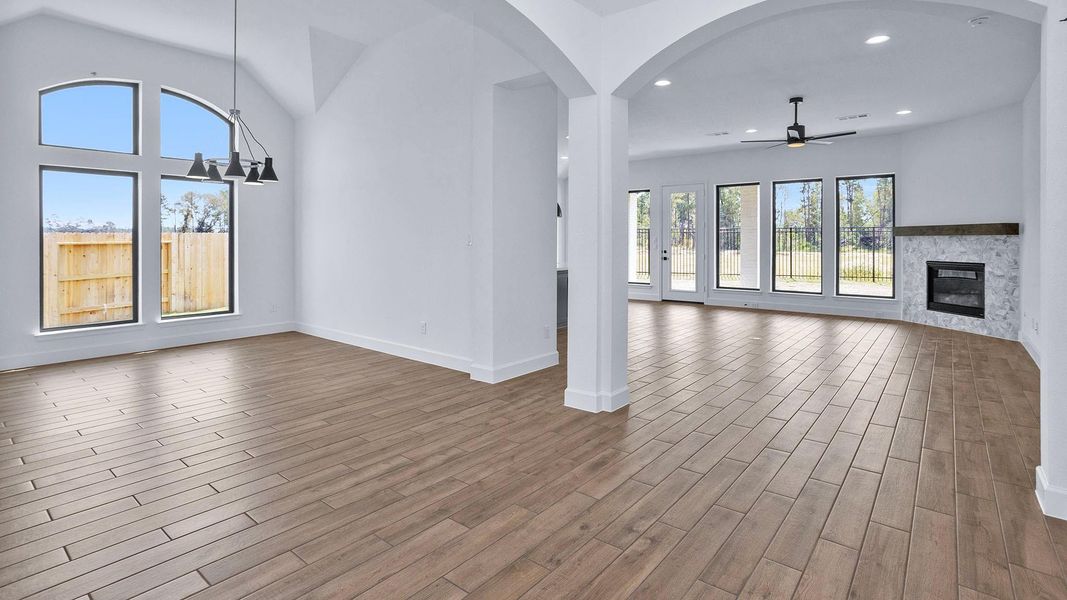 Spacious, unfurnished interior of a new home in Artavia 55' - Valencia, Conroe (Image 13). Spacious, unfurnished interior of a new home in Artavia 55' - Valencia, Conroe (Image 13).