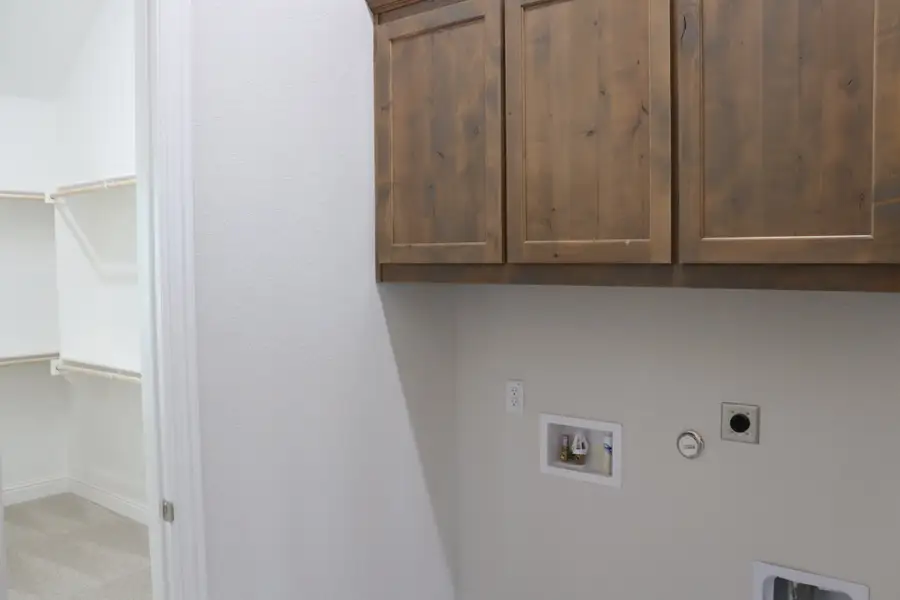 Close-up of interior finishes inside a home in Bull Hide Estates, Hewitt (Image 12).