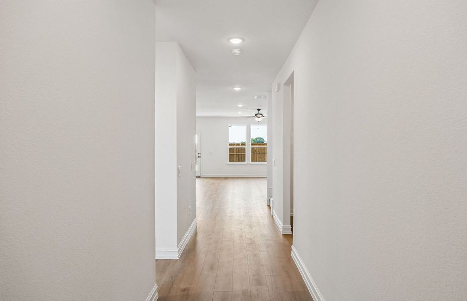 Spacious, unfurnished interior of a new home in Wilson Creek Meadows, Celina (Image 25).