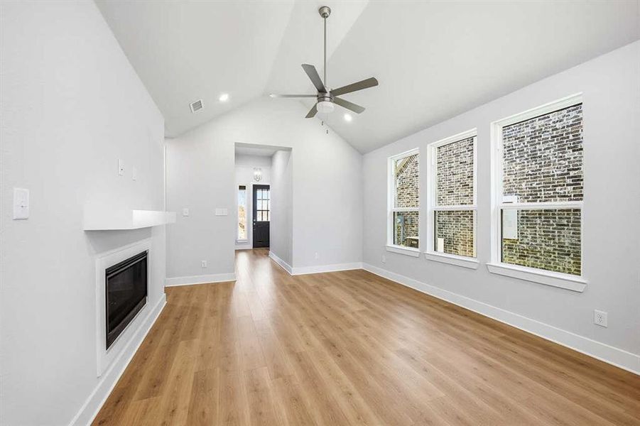 Spacious, unfurnished interior of a new home in Heritage Ranch, Sherman (Image 24).