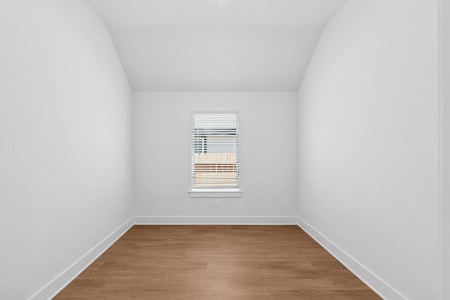 Spacious, unfurnished interior of a new home in Lone Star Landing, Montgomery (Image 13).
